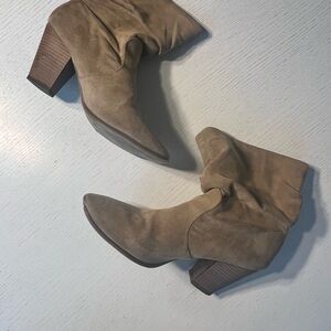 Women's Tan Faux Suede Ankle Boots -wear and tear, but still chic🔥🔥🔥